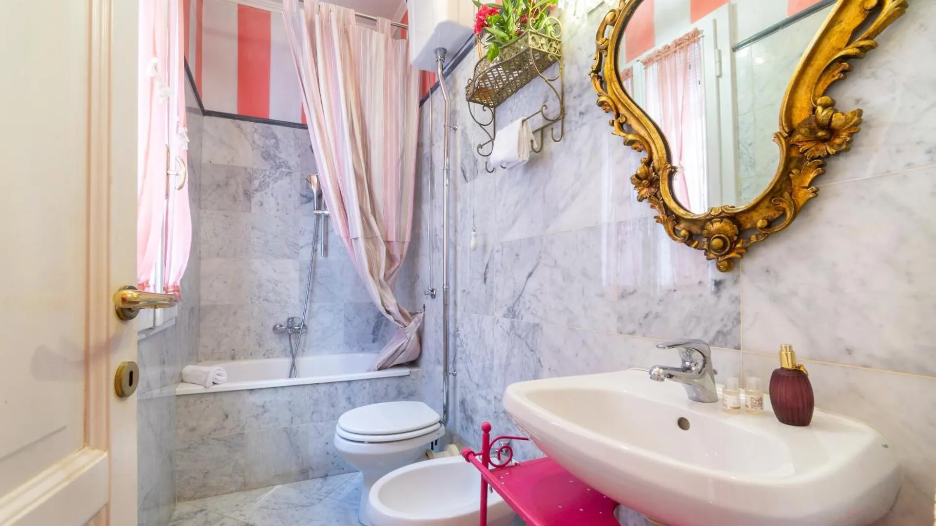 Bibi Boutique Arezzo Living Suite Rosafragola & Verdeconiglio